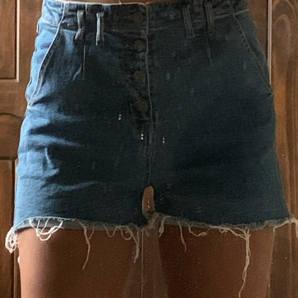 High waisted distressed jean shorts - Picture 2 of 4